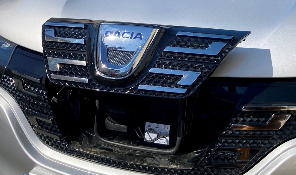 Prise pour recharger la Dacia Spring