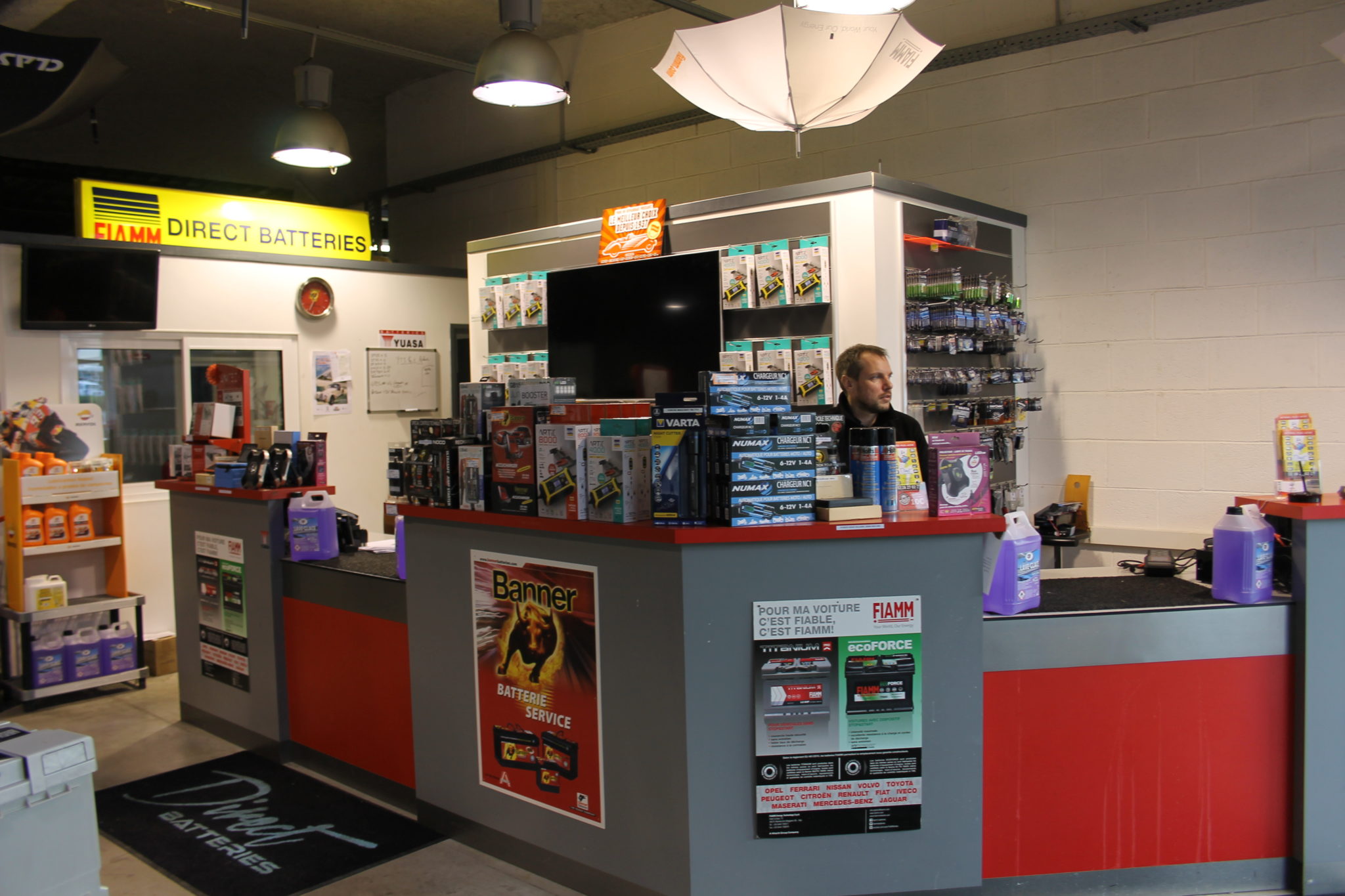 Direct Batteries voitures, motos, scooters, poids lourds... Autographe